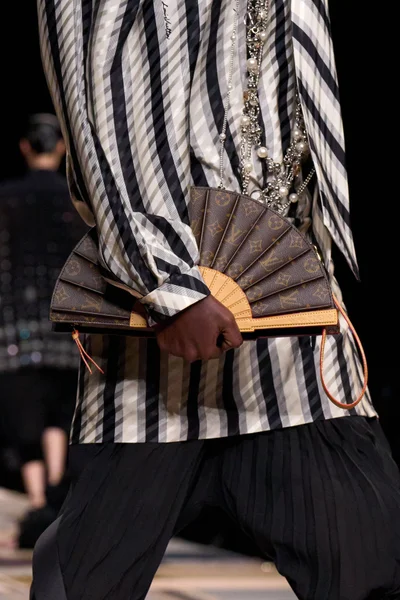 Look 63